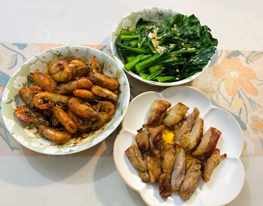 好吃到舔手的蒜爆罗氏虾（零失败，巨好吃)