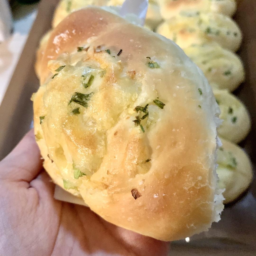 【超香的咸口面包】#蒜蓉#芝士#【波兰种Polish】【Fluffy cheese and garlic bread puffs】做过的最好吃的面包！