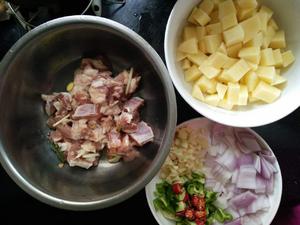 土豆煎排骨的做法 步骤2