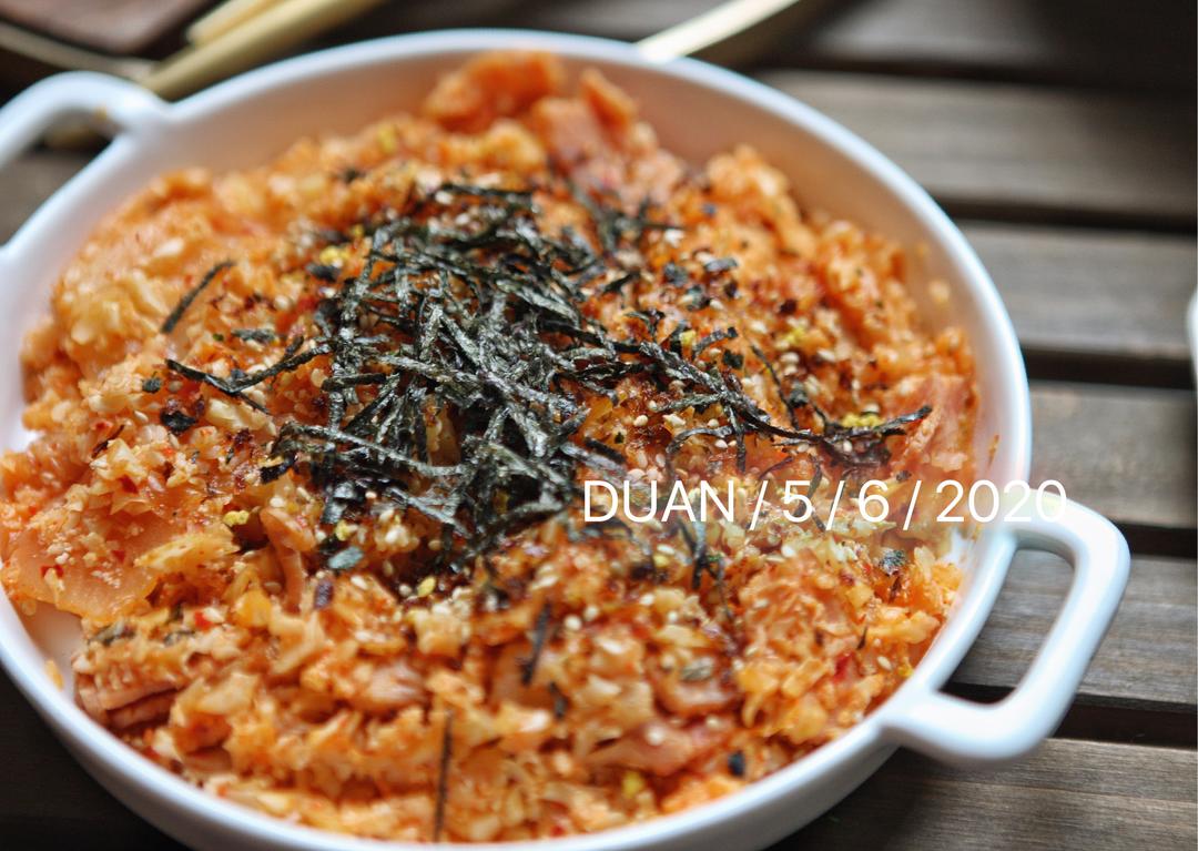 生酮——培根辣白菜炒花椰菜饭