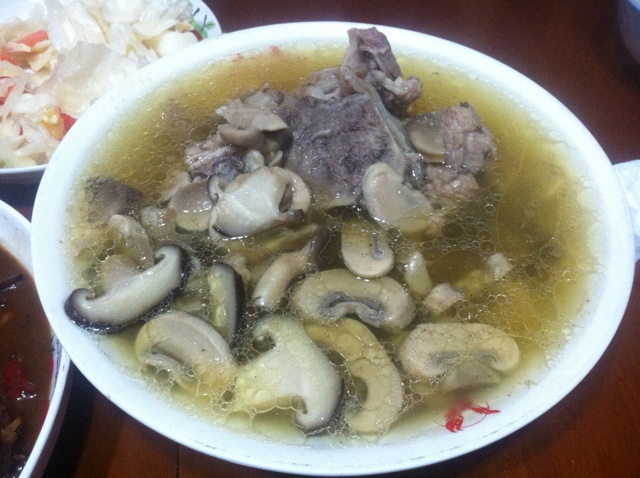 cheney-3做的白蘑菇排骨汤