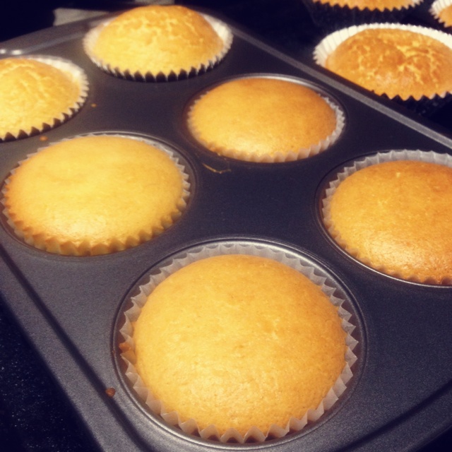 消耗淡奶油之作——淡奶油小蛋糕