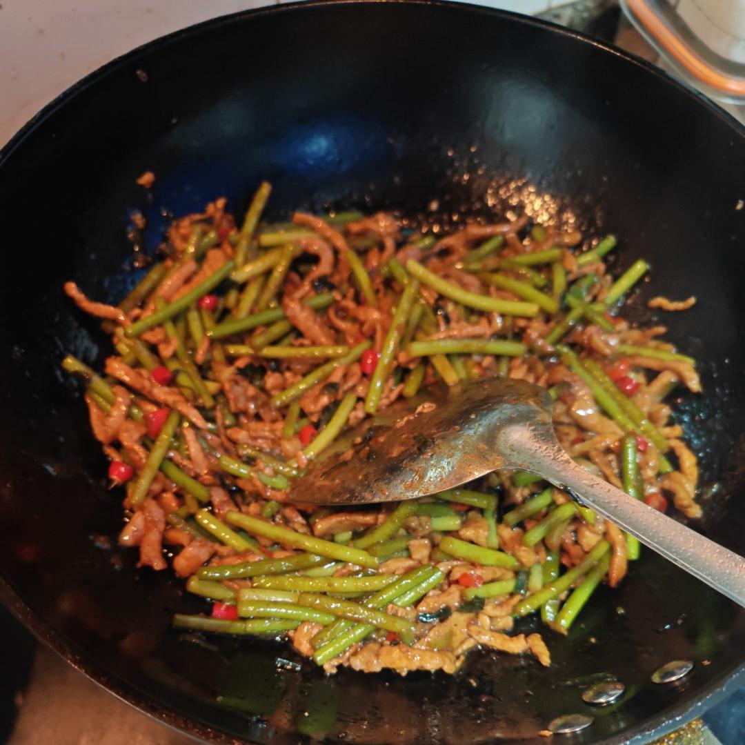 蒜苔炒肉末，三碗米饭都不够吃