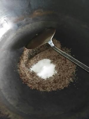 快速炒出好吃的花生米的做法 步骤1