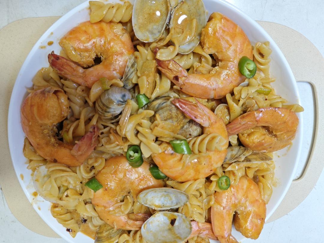 辣奶油海鲜意面