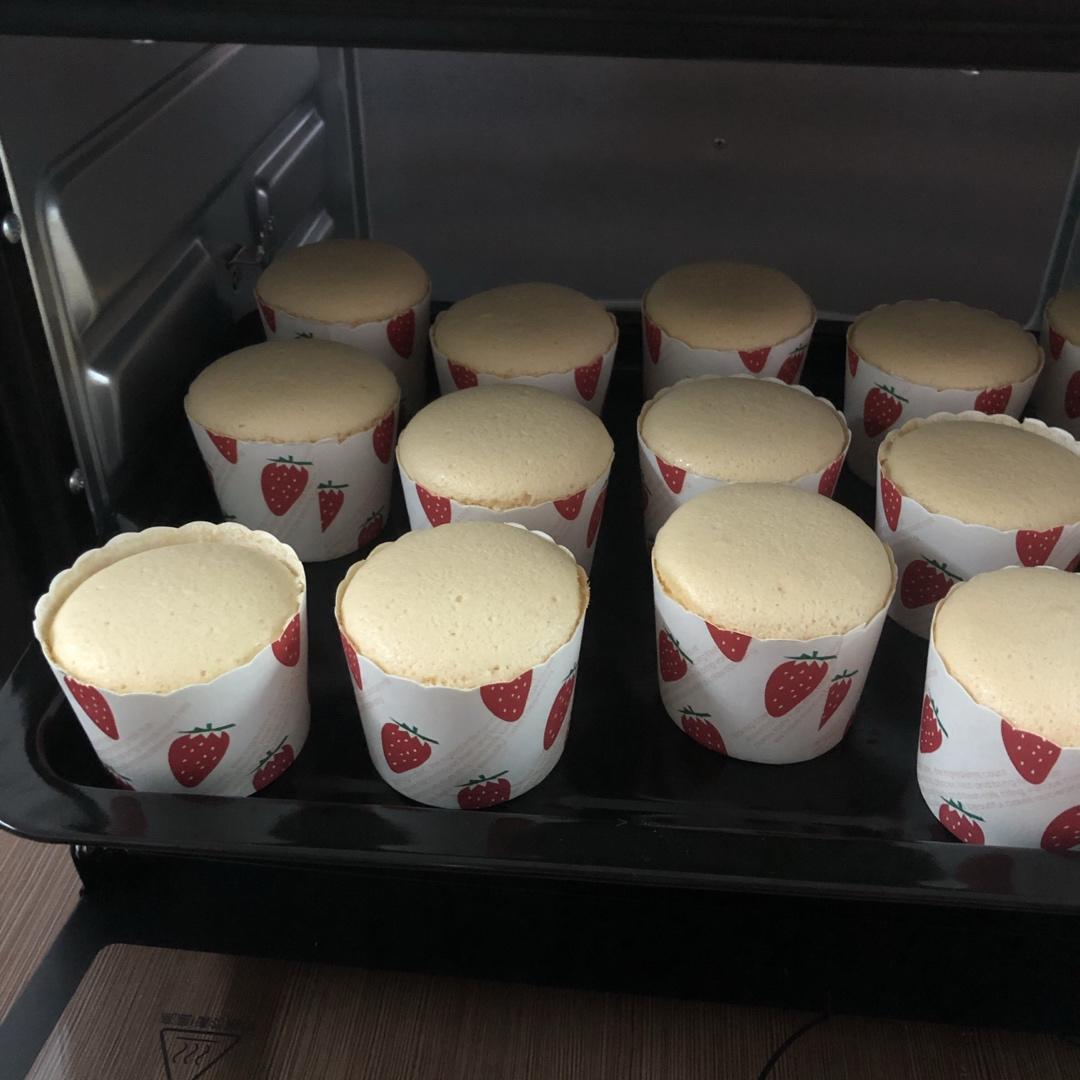 纸杯蛋糕 8寸戚风蛋糕的量