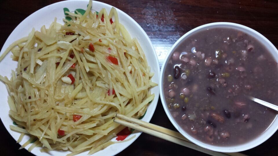 酸辣土豆丝+腐乳煎饼子+杂豆粥