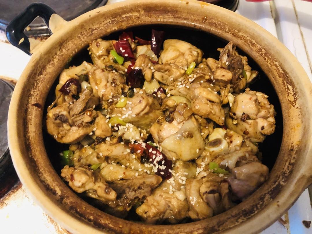 厨师长教你：“干锅鸡”的家常做法，肉香四溢回味无穷