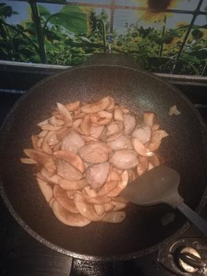 杏鲍菇炖鲍鱼的做法 步骤4