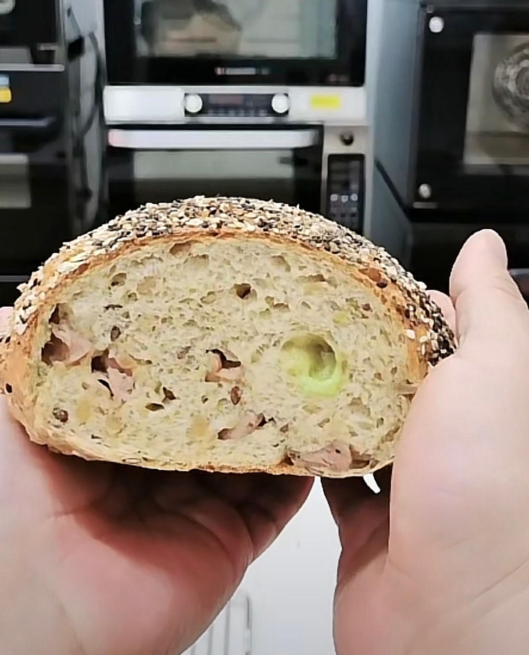 奶爸杨-法国绿芥末乳酪多谷物乡村面包（无油无糖）