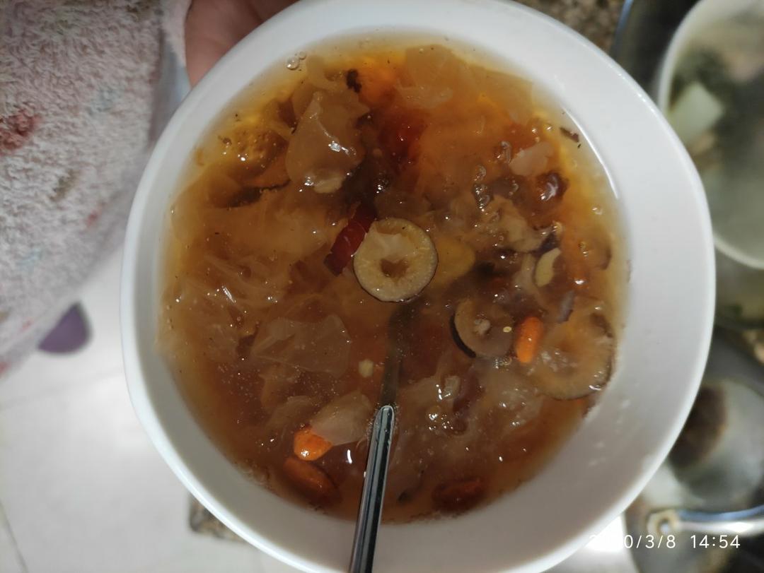 营养滋补桃胶雪燕糖水