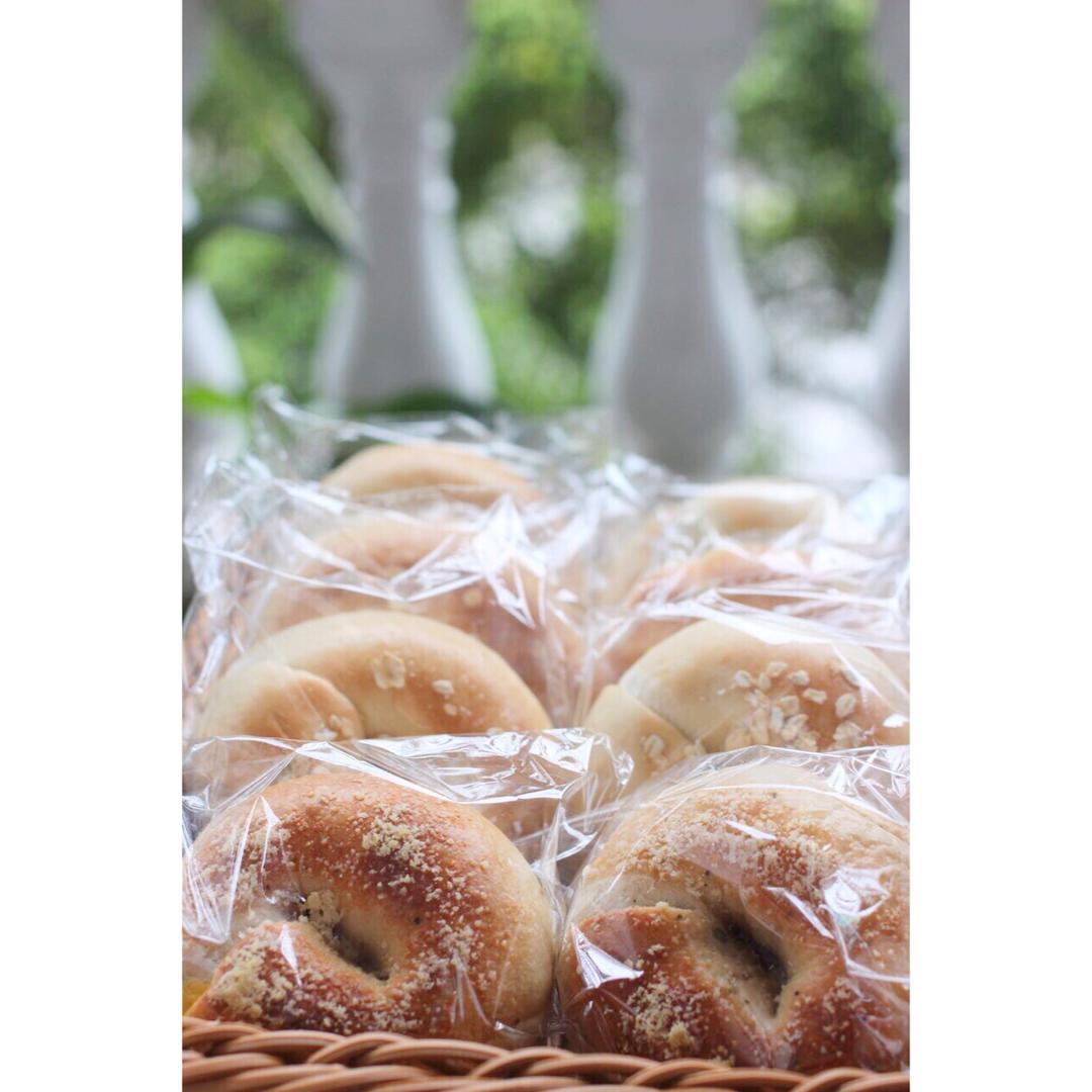 椰香奶酪夹心全麦橙皮贝果