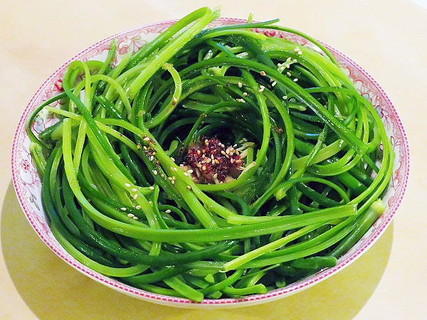 凉拌手撕蒜苔
