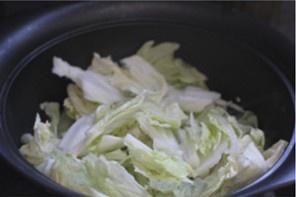 白菜炖豆腐的做法 步骤4