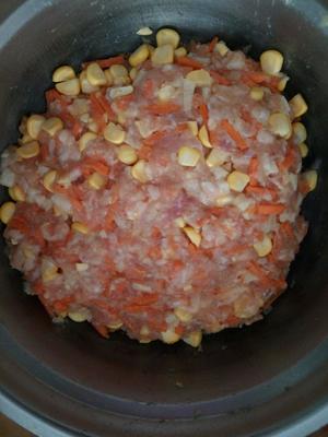 蒸玉米猪肉饺子的做法 步骤13