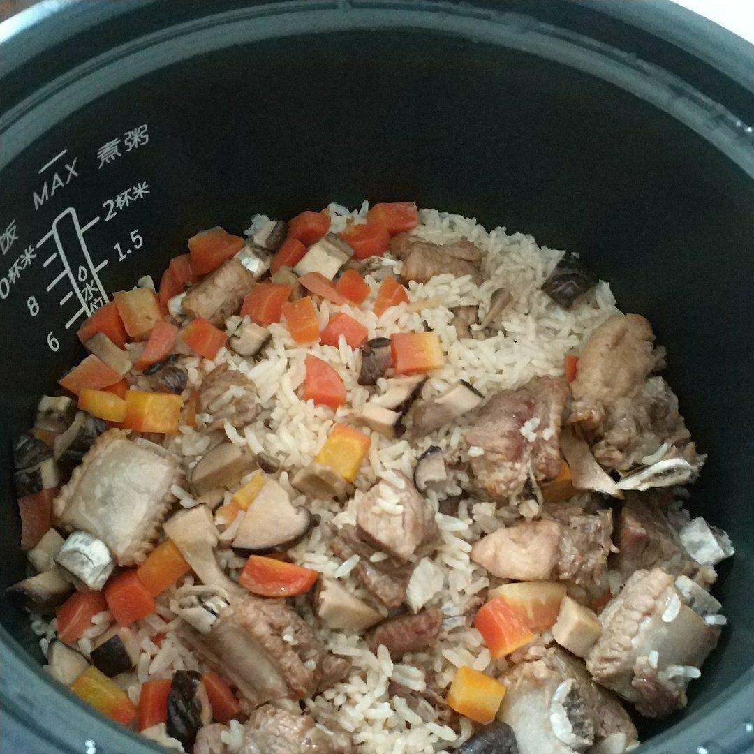 喷香排骨焖饭（爆好吃）