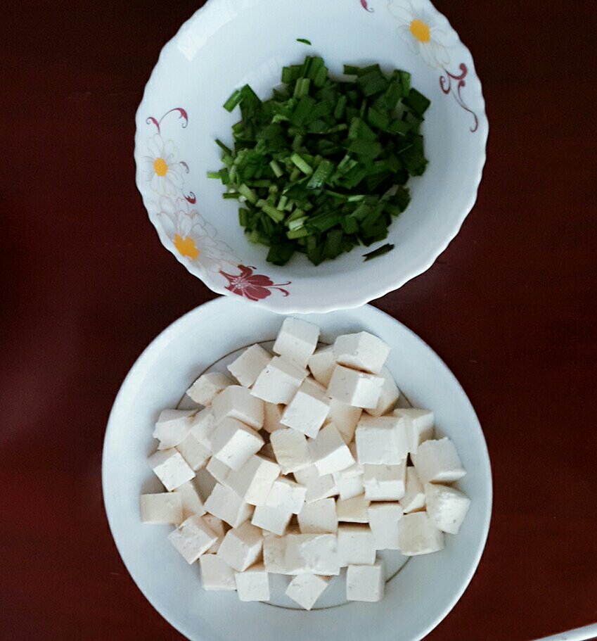 豆腐系列之妈妈的味道韭菜烧豆腐的做法 步骤1
