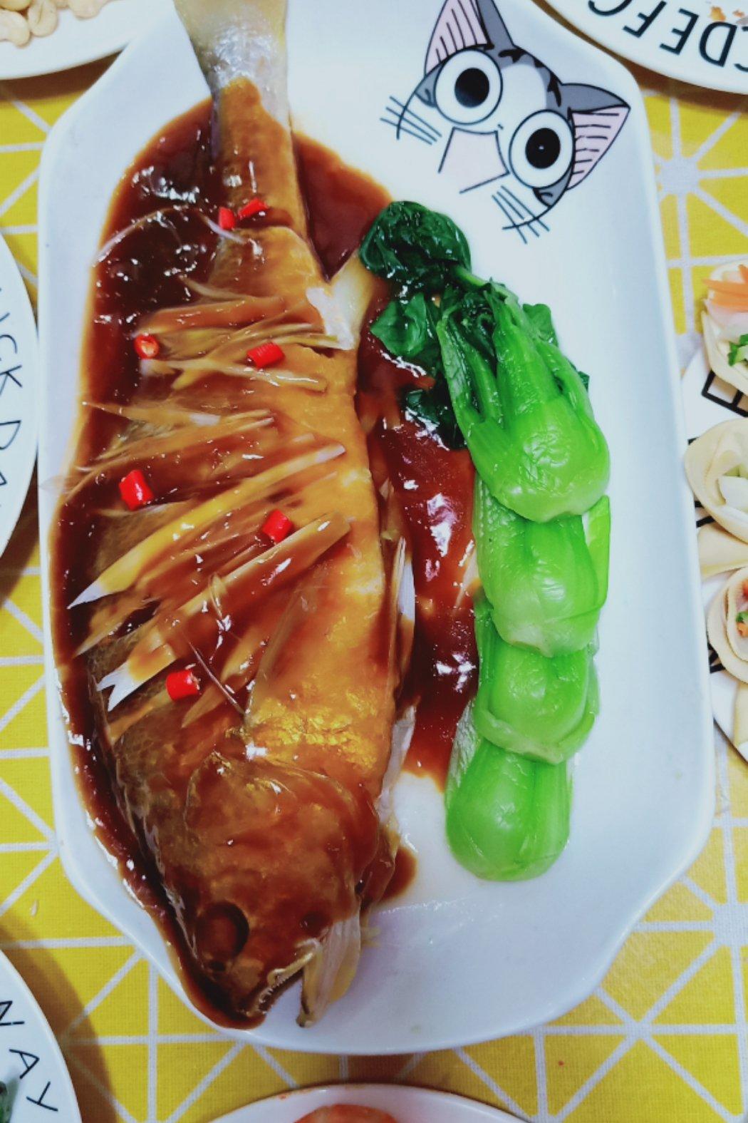 鲜香美味的清蒸大黄鱼！
