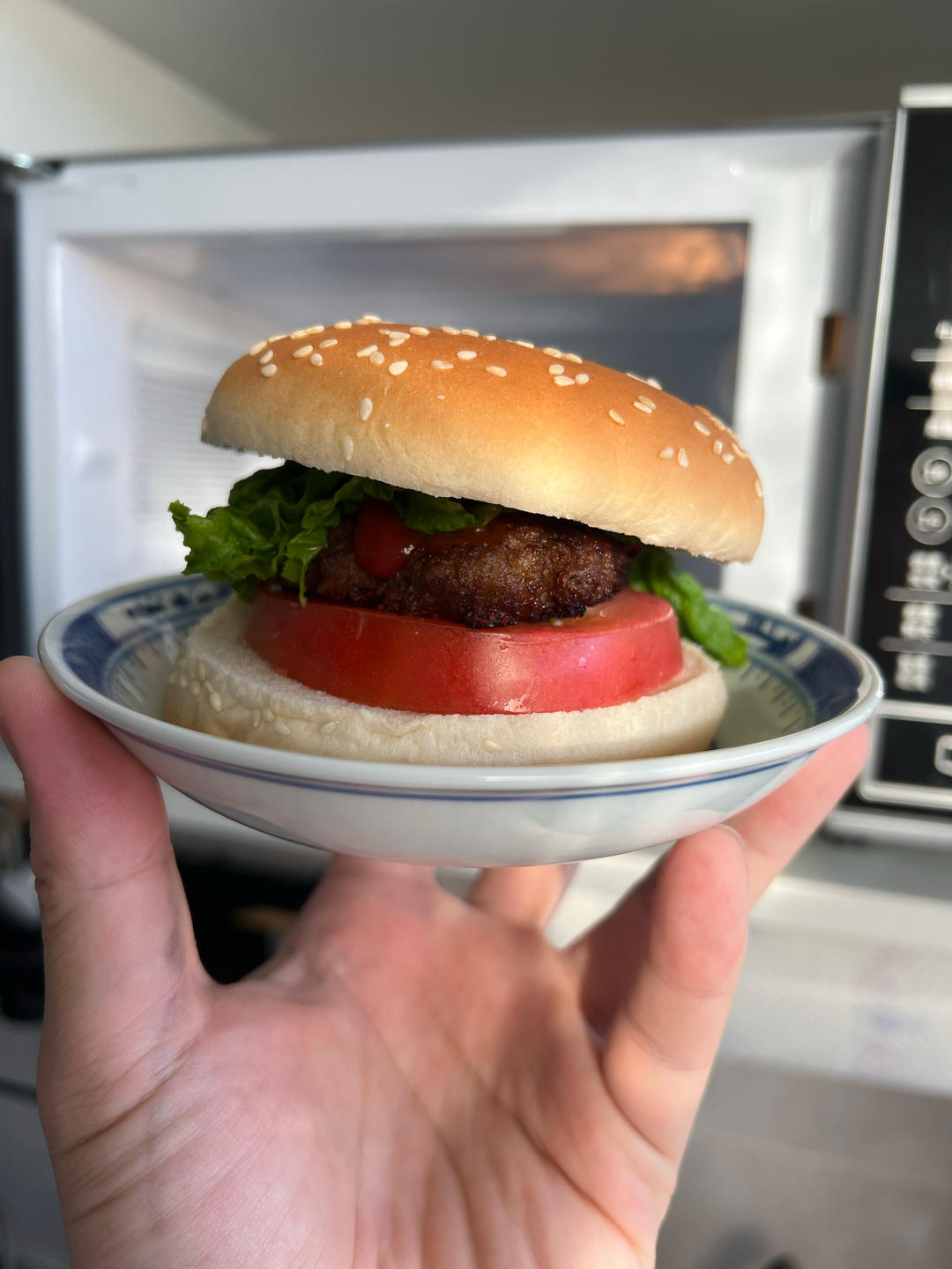 牛肉汉堡 煎出香嫩多汁的牛肉饼