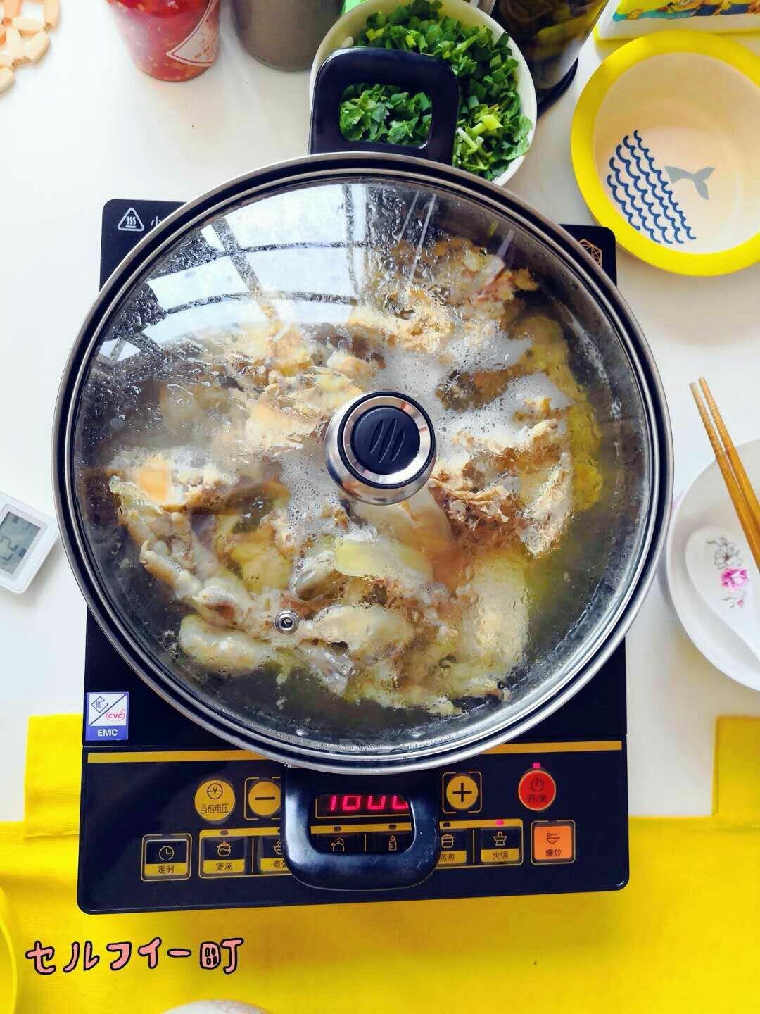 家常广式打边炉的锅底和蘸料