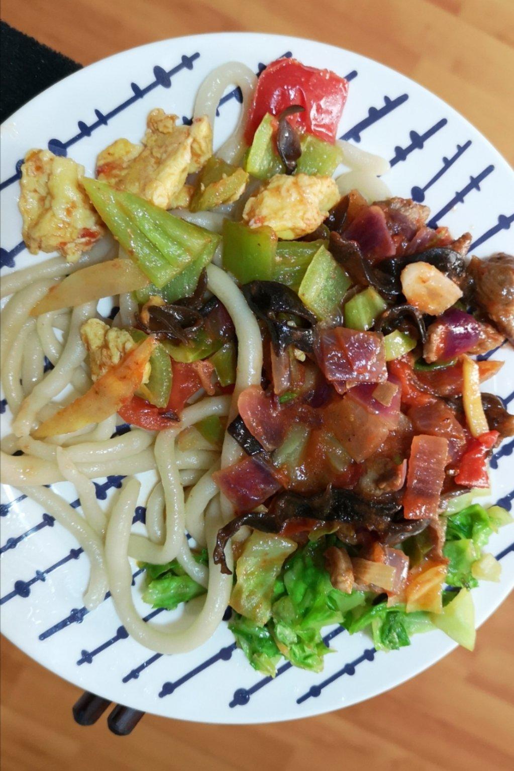 新疆过油肉拌面