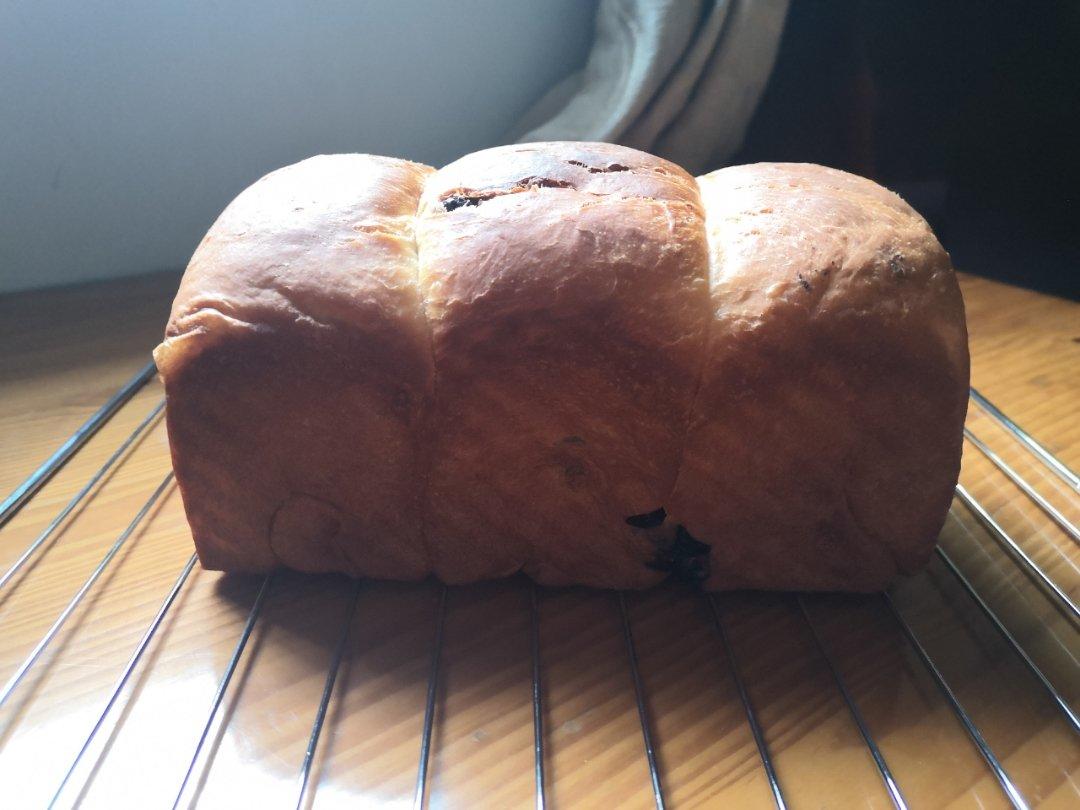 我最近每天做一个的葡萄干吐司，真的超松软好吃！