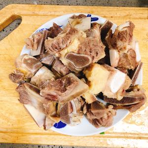 简单易做的硬菜—红烧牛肋骨的做法 步骤2