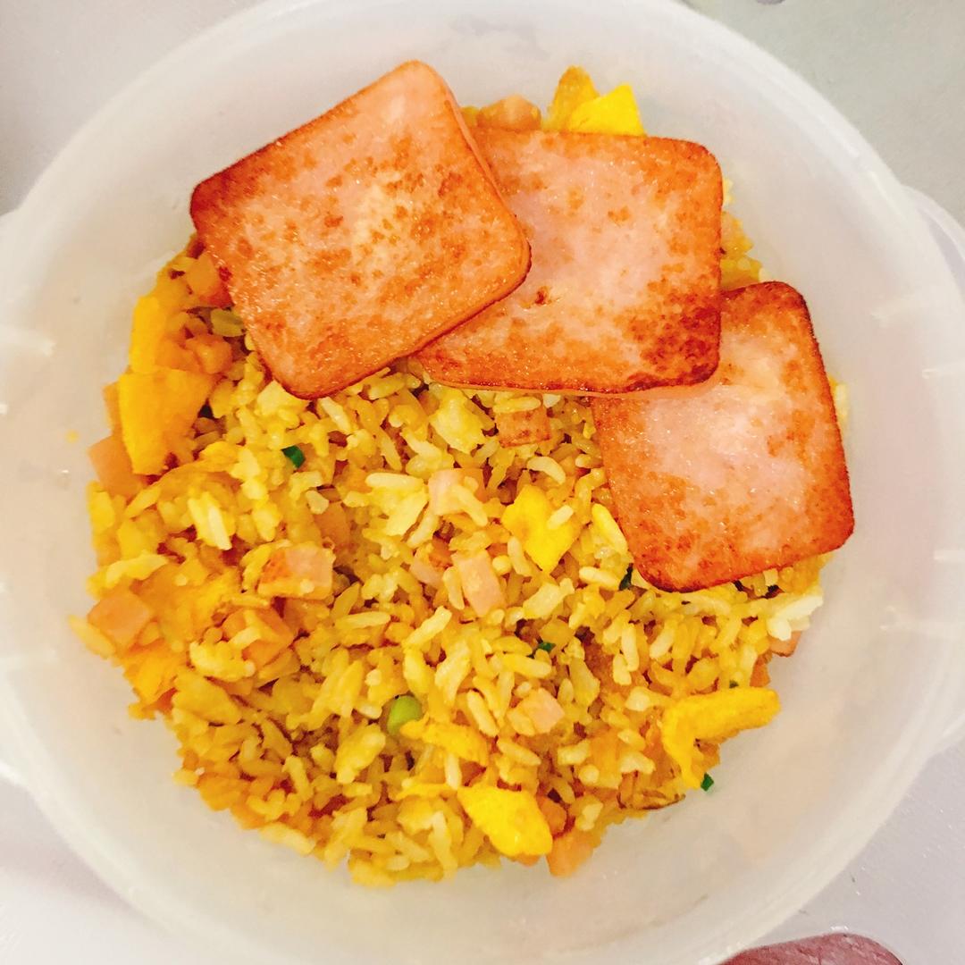 blackbear做的香肠炒鸡蛋饭