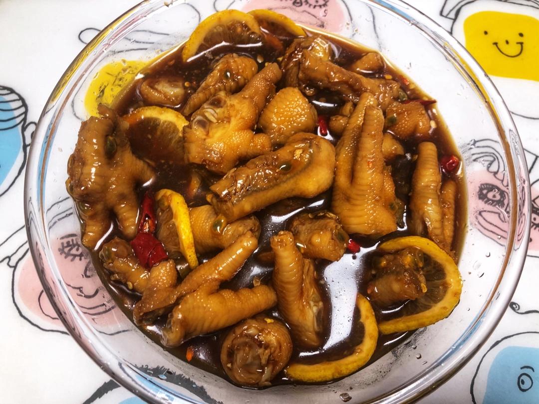 不吐骨头的  酸辣无骨鸡爪