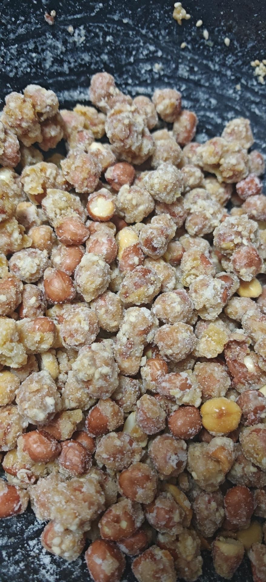 【创意小厨娘】休闲小零食——芝麻花生米，香甜酥脆可口，好吃到停不下来。