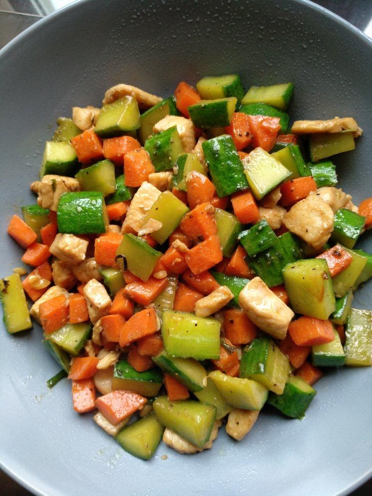 胡萝卜黄瓜鸡胸肉