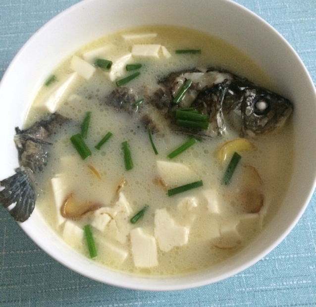 鲫鱼豆腐汤