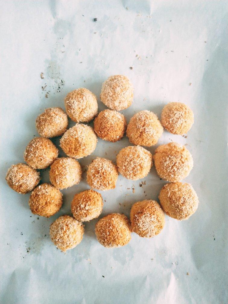 酥到人神共愤的超级酥香椰丝球 低糖版！简单快手