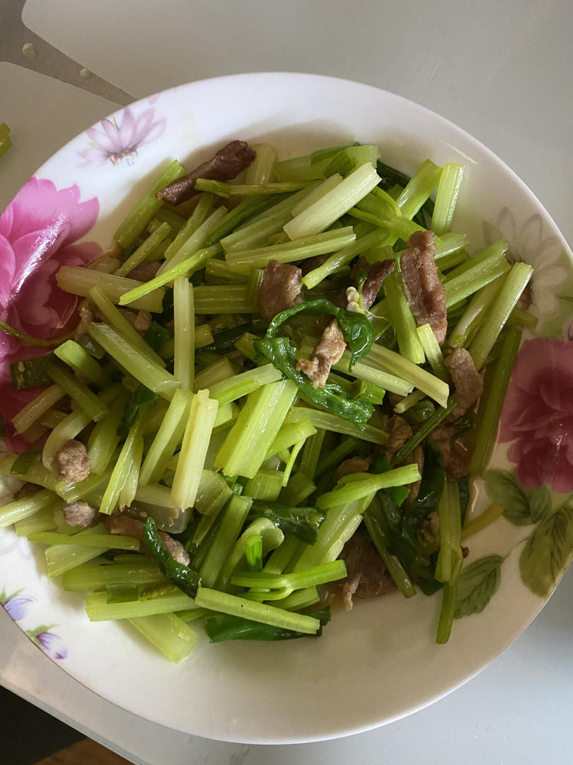 芹菜炒肉