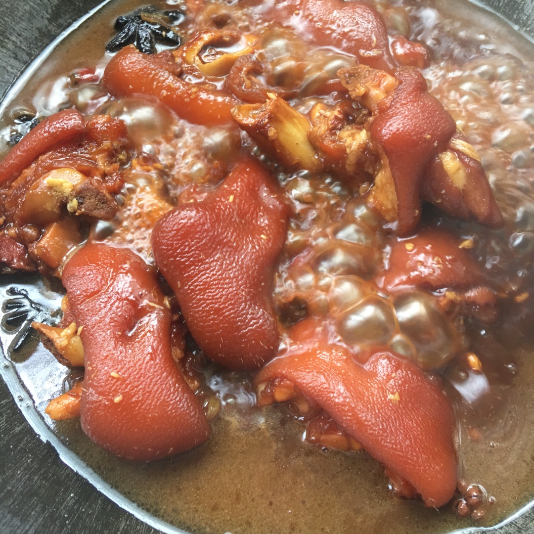 美味的家常菜：红烧猪蹄
