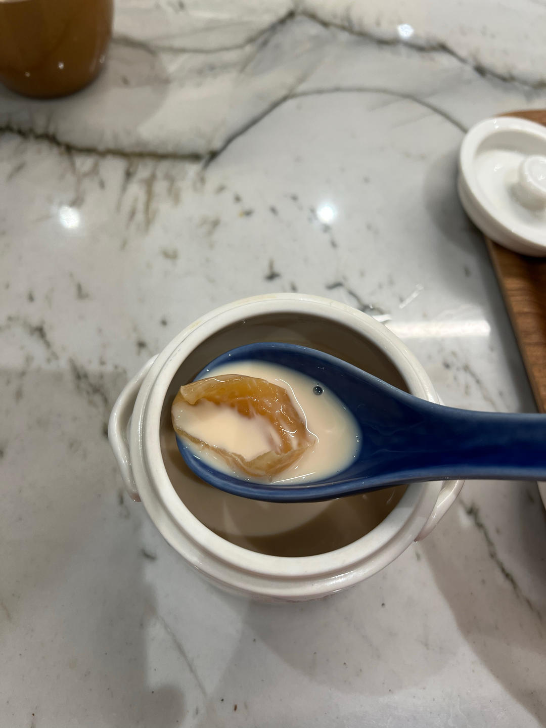 花胶鱼胶炖牛奶