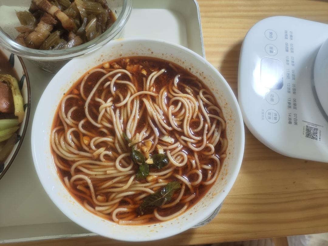 艮啾啾儿！手残党友好的麻辣酸汤弹弹扯面