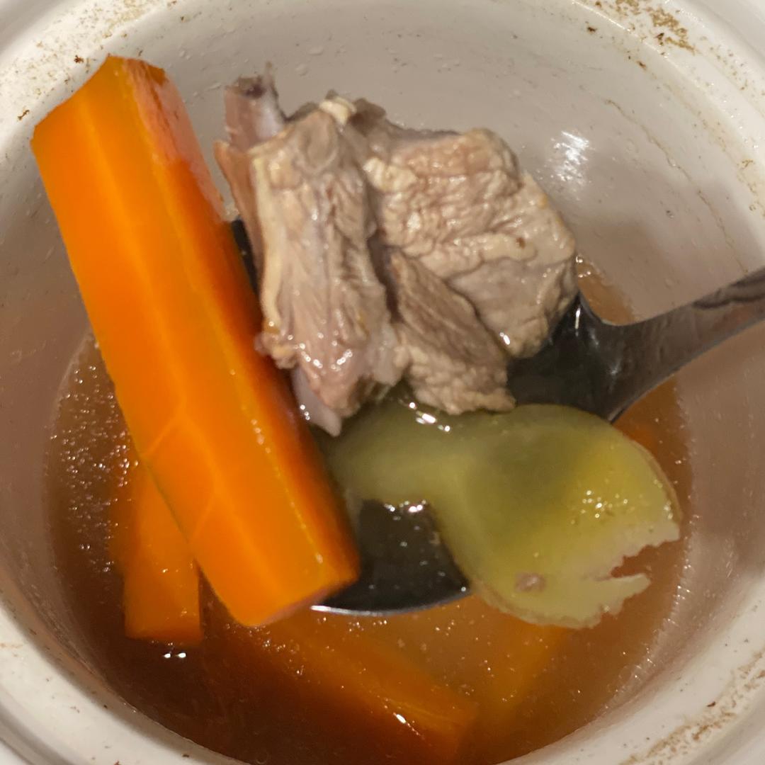 玉米红萝卜排骨汤的做法
