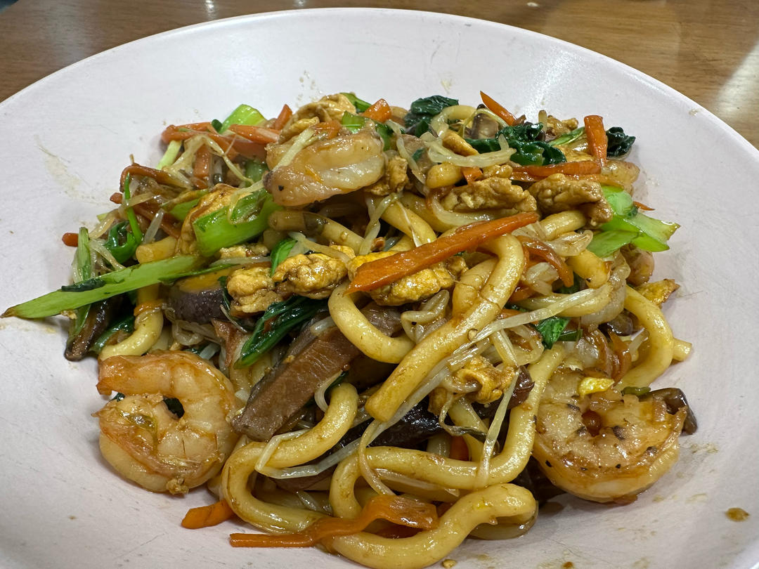虾仁炒乌冬面～酱汁浓郁，瞬间光盘