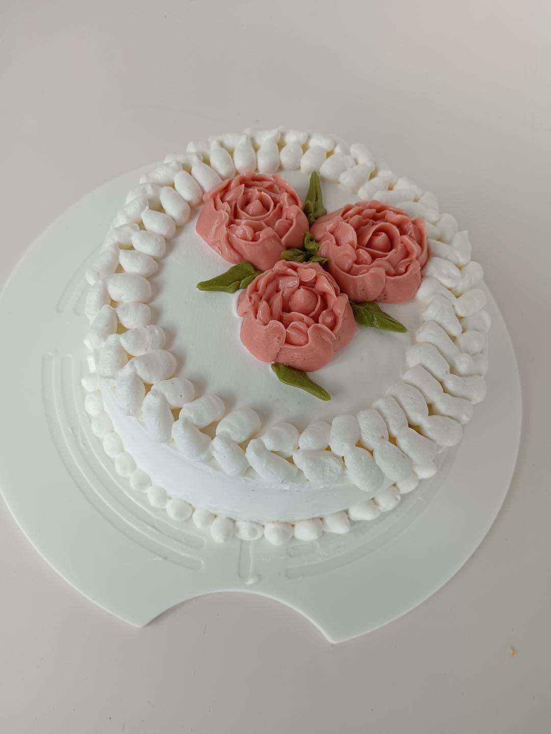 奶油草莓水果生日蛋糕（附戚风蛋糕 奶油打发教程）