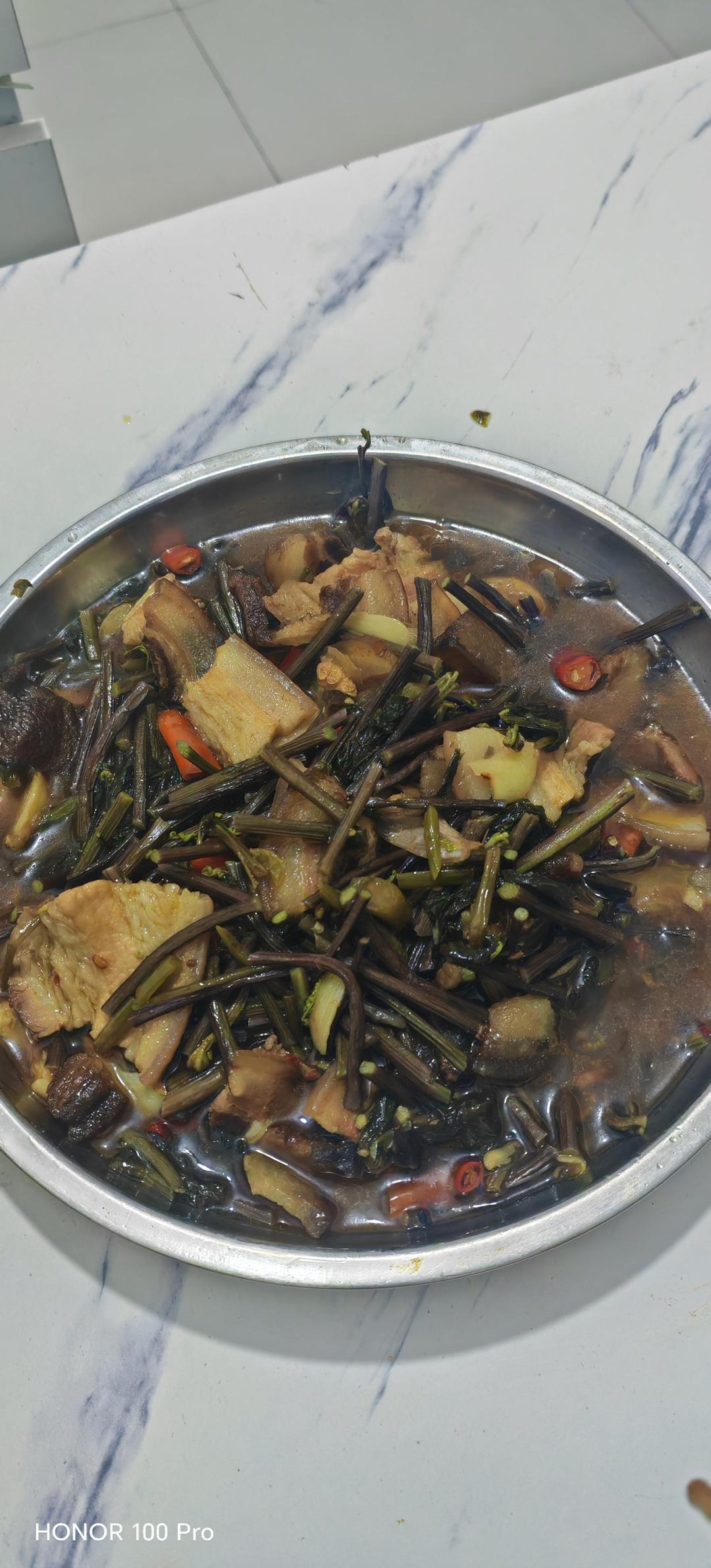 蕨菜炒五花肉