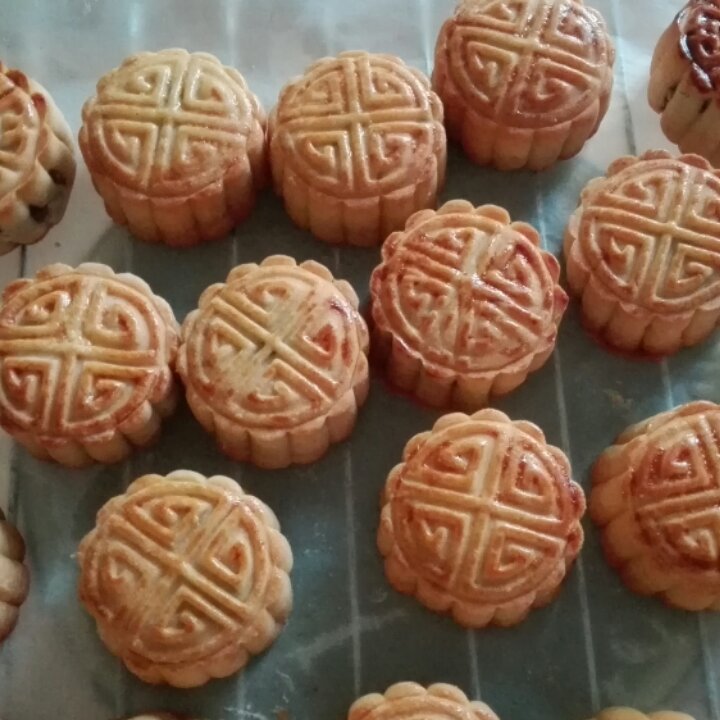 广式月饼—蛋黄莲蓉月饼