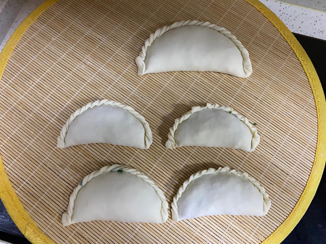 能使鸡蛋顺滑的韭菜盒子做法