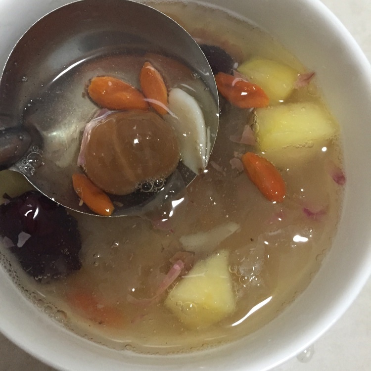 银耳红枣百合枸杞玫瑰汤（鱼儿）的做法