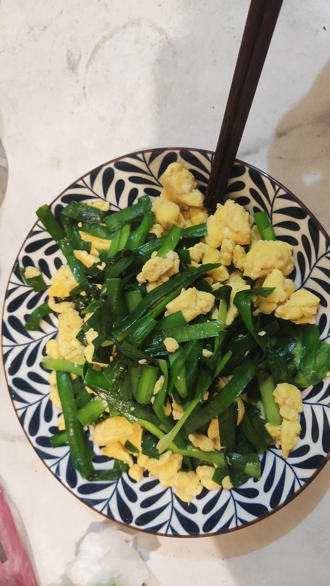 简易版韭菜炒鸡蛋（鸡蛋味道非常鲜嫩）