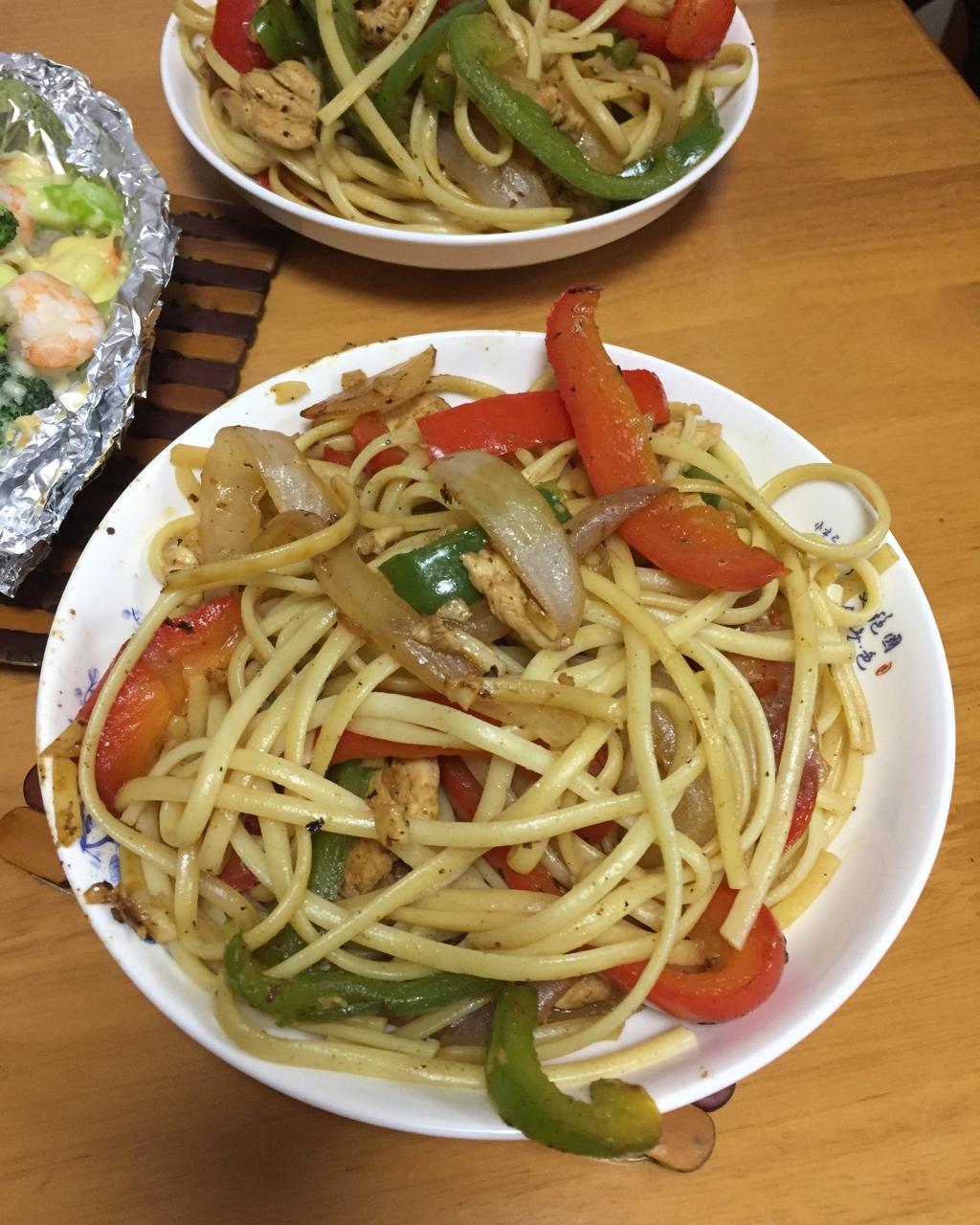 黑椒鸡丝意面