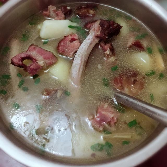 土豆炖腊排骨