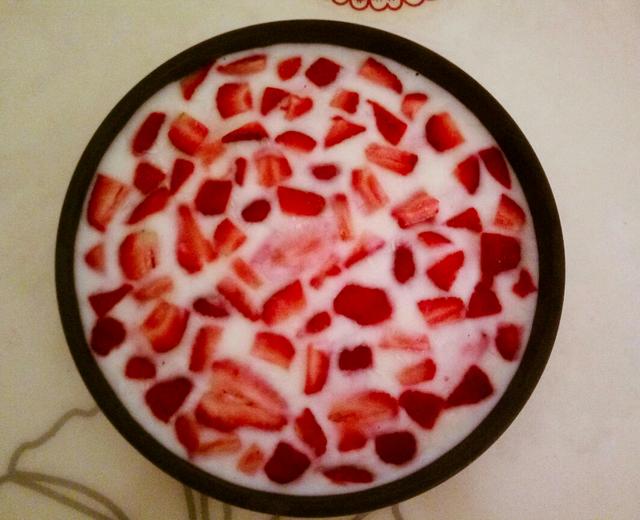 超简单的草莓酸奶冰的做法
