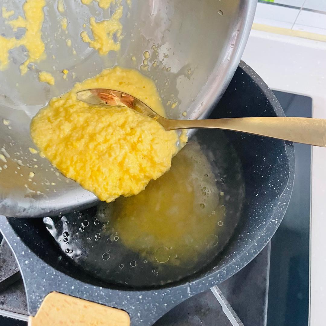 三文鱼鲜松玉米鲜饭～馋熊同学三文鱼鲜松宝宝辅食的做法 步骤8