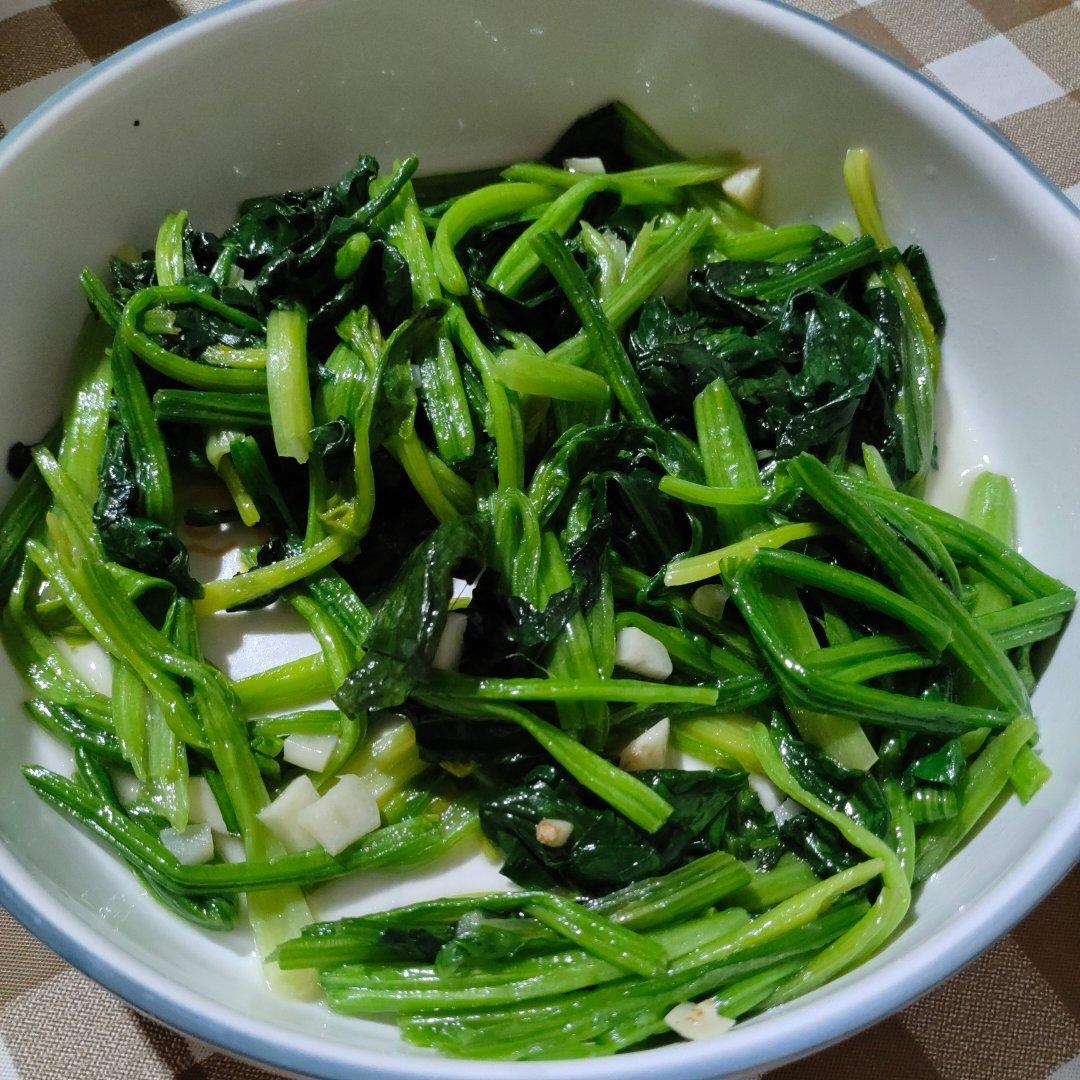 不涩口又嫩的清炒菠菜